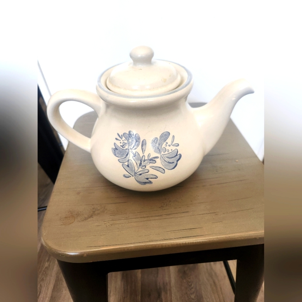 Yorktown Pfaltzgraff Teapot